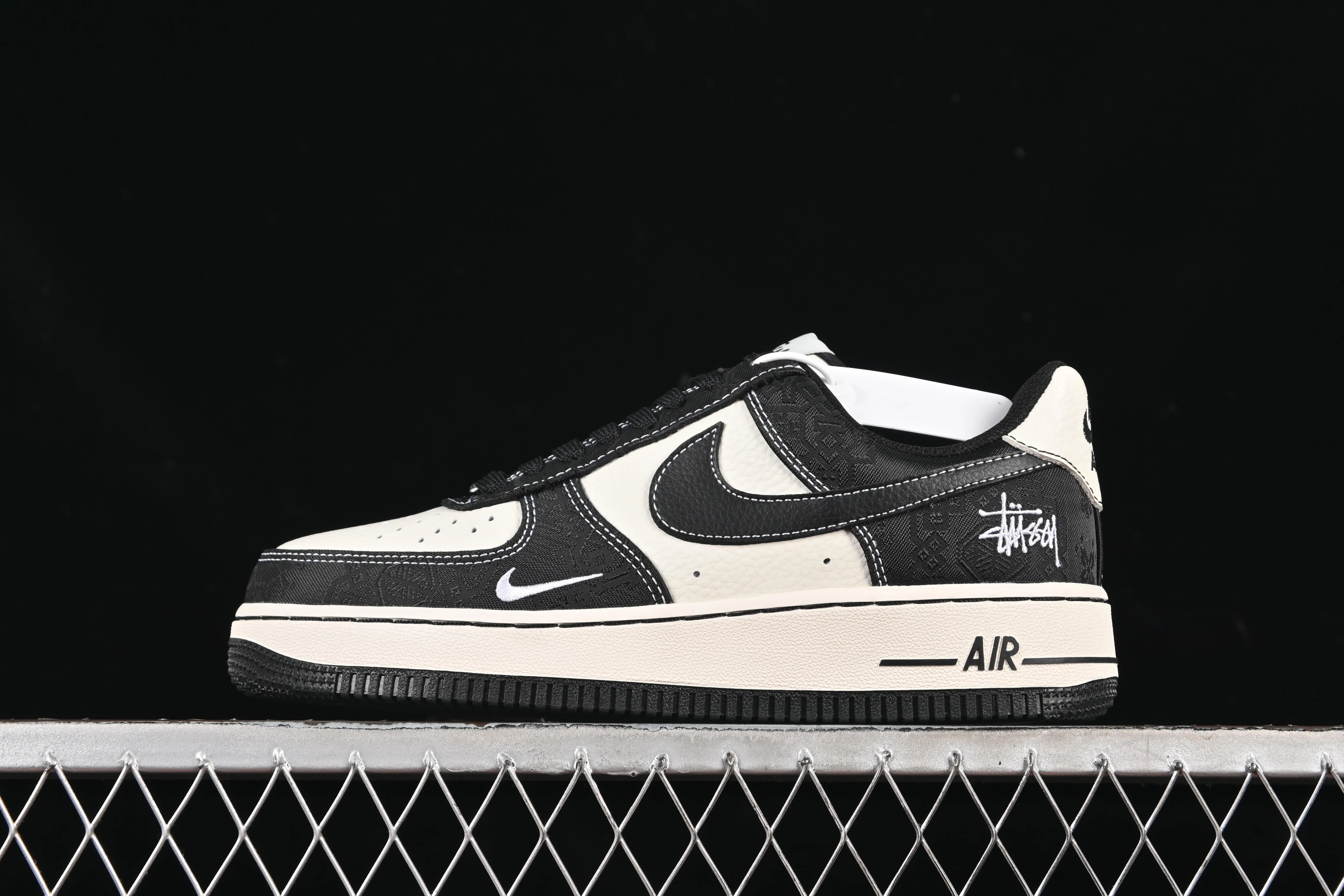 All categories Nk Air Force 1 Air Force series Nk Air Force 1 Low Air Force low-top Nike Air Force 1'07 Low LV joint beige black hook red label Air Force 1 low-top casual sneakers LW9279-013